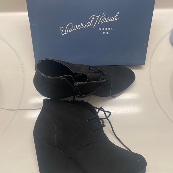 Universal Thread Women's Bessie Microsuede Wedge Booties Black Size 8 - Picture 3 of 5